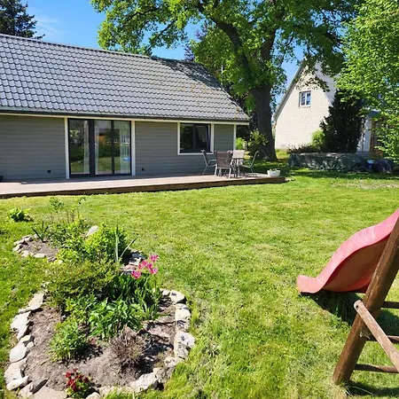 Hubane Majake Suedames Ootab Kuelalisi! Feriehus