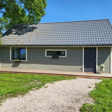 Hubane Majake Suedames Ootab Kuelalisi! Kärdla