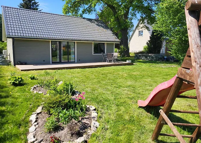 Hubane Majake Suedames Ootab Kuelalisi! Dom wakacyjny